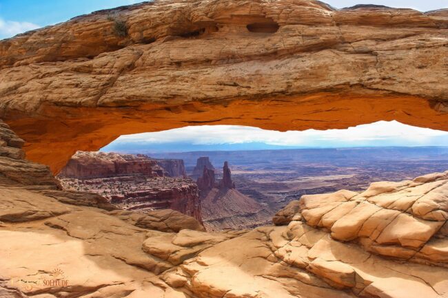 Canyonlands-mesa-arch-desert-solitude.jpg